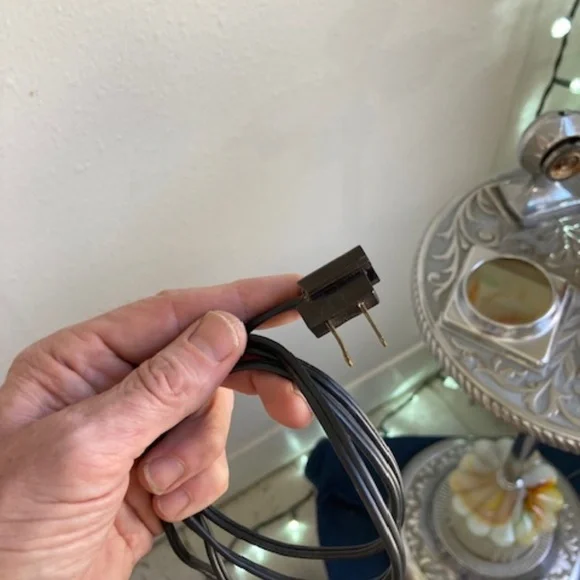 Vintage Smoking Stand with Light-up Base - Picture 7 of 9